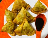 A picture of step 5 of Alu Matar Shingara.