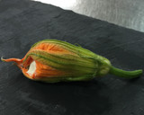 Foto del paso 1 de la receta: Flor de calabacín en tempura