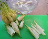 Foto del passaggio 1 della ricetta Insalata di puntarelle e scampi