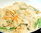 Une image de l'étape 3 de Poulet à la citronnelle au lait de coco.
