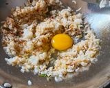 Foto langkah ke 4 dari resep Nasi Goreng Daun Bawang.