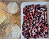 Meggyes-málnás crumble (morzsasüti) recept fázis 1 fotója