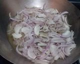 A picture of step 2 of Bhagari Piyaz(fried onion).
