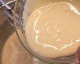 Foto del paso 10 de la receta: Bizcocho de chocolate blanco, frambuesas y piñones