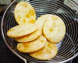 A picture of step 3 of Pyaz kachori.