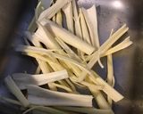 Une image de l'étape 1 de Gratin de céleri branche à la cancoillotte et emmental.