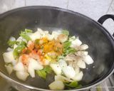 शिमला मिर्च और शलगम की सब्जी (shimla mirch aur shalgam ki sabzi recipe in Hindi) रेसिपी चरण 2 फोटो