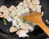 รูปขั้นตอนการทำที่ 3 ของ ไก่ผัดเม็ดมะม่วงหิมพานต์ สูตรเร่งรัด