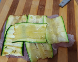 Foto del paso 3 de la receta: Rollitos de pechuga de pavo, calabacín y panceta