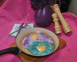 A picture of step 5 of Coloured Fried Eggs نیمرو کلمی.