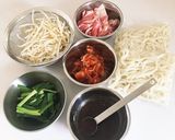 A picture of step 1 of ☆Pork Kimchi Stir-Fried Udon☆.
