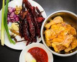 Foto langkah ke 1 dari resep Ayam Masak Merah Khas Malaysia.