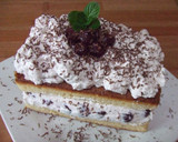 Foto del paso 2 de la receta: Bizcocho con cerezas, chantilly y chocolate