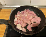 Foto del paso 1 de la receta: Pollo al curry con patatas