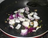 A picture of step 2 of Payaj malai ki sabji.