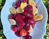 Foto del paso 7 de la receta Fresas con plátanos en salsa de yogurt y fedeos de chocolate