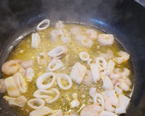 Foto del paso 1 de la receta: Arroz con calamar y gambas Celi
