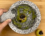 Foto del paso 2 de la receta: Salsa verde molcajeteada