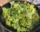Une image de l'étape 8 de Chou Kale sauté au jus de cerf, ail et oignon.