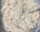 વેજ હક્કા નુડલ્સ (Veg Hakka Noodles Recipe in Gujarati) રેસીપી સ્ટેપ2ફોટો