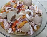 Foto langkah ke 4 dari resep Tumis Cumi Basah Bakso.
