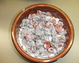 Foto del paso 2 de la receta: Magdalenas con chocolate de taza y arándanos rojos y azules