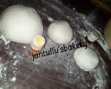 A picture of step 12 of Vanilla fondant cake.