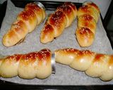 Hình bước làm 4 của món Cornet à la cream - Bánh mì ốc nhân mặn và nhân kem sầu riêng