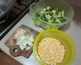 Foto langkah ke 1 dari resep Tumis Brokoli Jagung Manis.