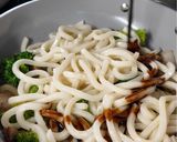 A picture of step 3 of 20min shrimp udon.