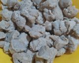 A picture of step 1 of Soya chunks dry veg.