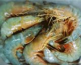 รูปขั้นตอนการทำที่ 1 ของ กุ้งทะเลอบเหล้าจีน