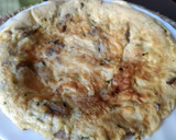 Foto del paso 7 de la receta: Tortilla de champiñones con ajo y perejil