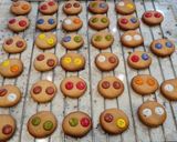 Foto del paso 5 de la receta: Galletas de mantequilla y lacasitos