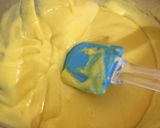 A picture of step 1 of Fruity Flower cupcakes.