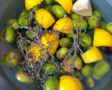 Foto del paso 5 de la receta: Aceitunas gordales en un aliño de hierbas aromáticas infusionada