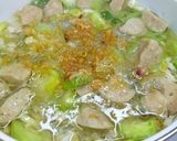 Foto langkah ke 4 dari resep Sop Oyong Bakso.
