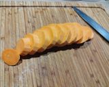 Foto del passaggio 1 della ricetta Patata Dolce con Brie e Cipolla Caramellata 🍠🧅🧀