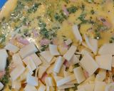 Foto del paso 3 de la receta: Omelette jamón queso cilantro 🥚🧀💚