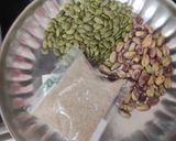 ड्रायफ्रुट लाडू (Dryfrut Ladoo Recipe In Marathi) रेसिपी स्टेप 1 फोटो 
