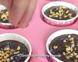 Foto langkah ke 5 dari resep Chocolate Custard Muffin.