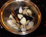 Foto del paso 8 de la receta Rape con almejas y salsa picante