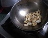 ஸ்டஃப்டு சால்ட் மற்றும் நட்ஸ் சப்பாத்தி (Stuffed salt and nuts chappathi recipe in tamil) ரெசிபி ஸ்டேப் 1 புகைப்படம்