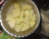A picture of step 1 of Macaroni curry.