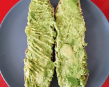 Foto del paso 2 de la receta: Tostada de aguacate 🥑