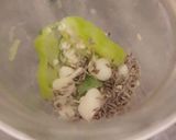 A picture of step 2 of Green chatni💚.