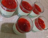 Foto langkah ke 3 dari resep Strawberry Cheese Pudding.