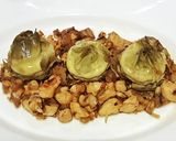 Foto del paso 6 de la receta: Corazones de alcachofa con lecho de pollo, cebolla y champiñones