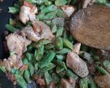 Foto del paso 5 de la receta: Saltado de vainitas con pollo☺️🍴