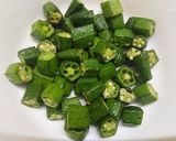 A picture of step 1 of Sesame Coconut Okra Fry or Til Narkol Bhindi.